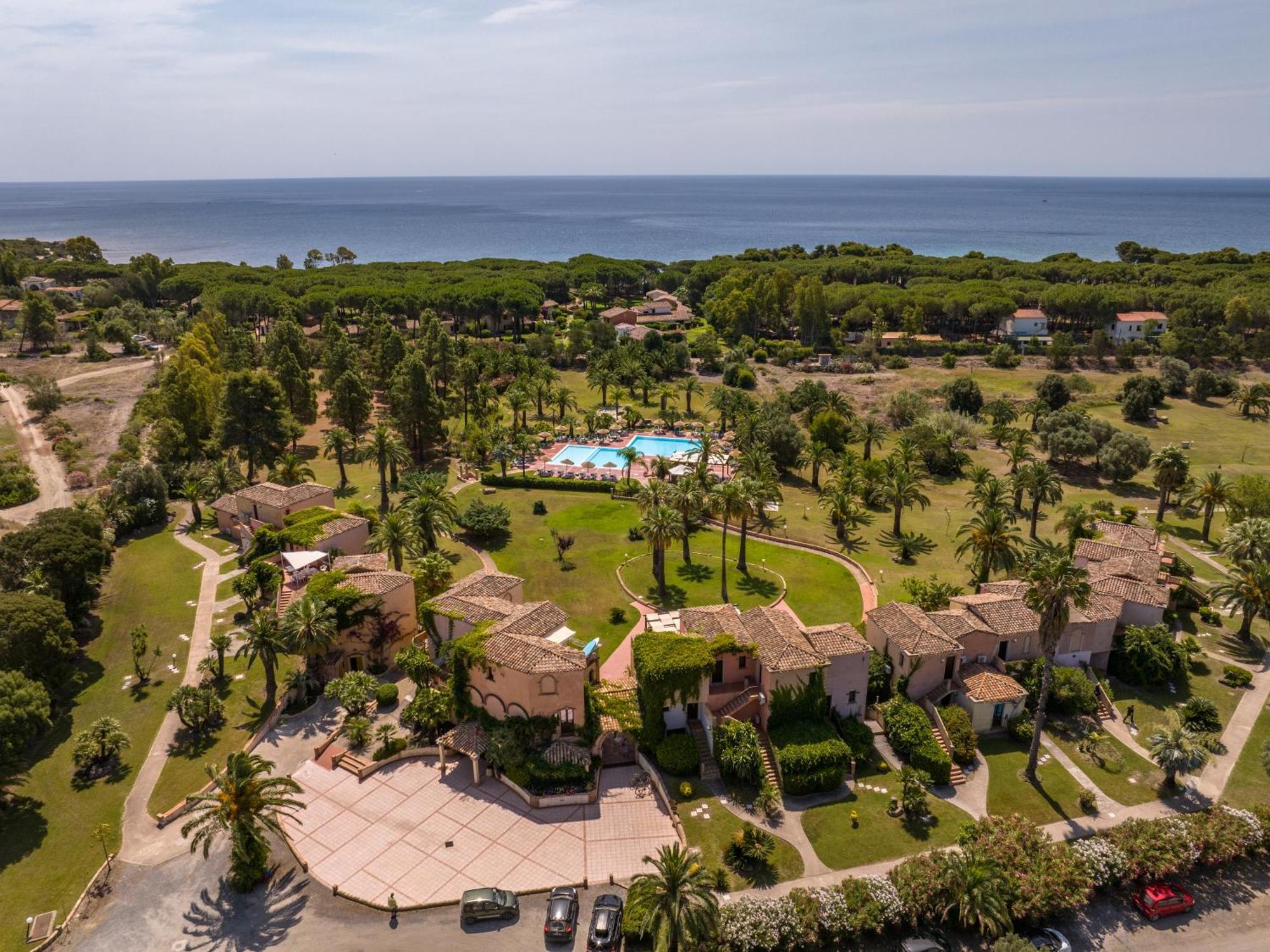 Aparthotel Baia Delle Palme Beach Santa Margherita di Pula Exterior foto